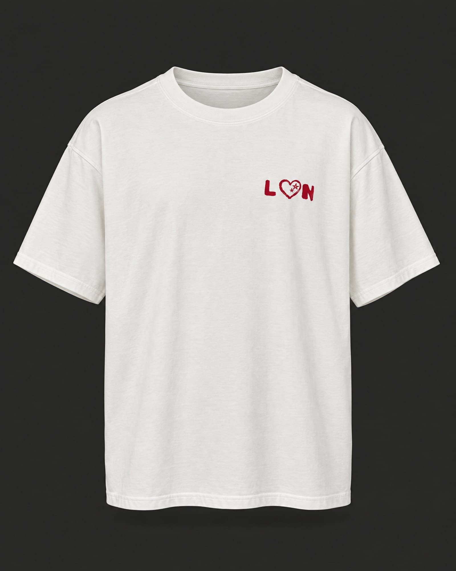 Camiseta La Nuit blanca vista de frente, con el logo L, corazón y N en rojo en el pecho.